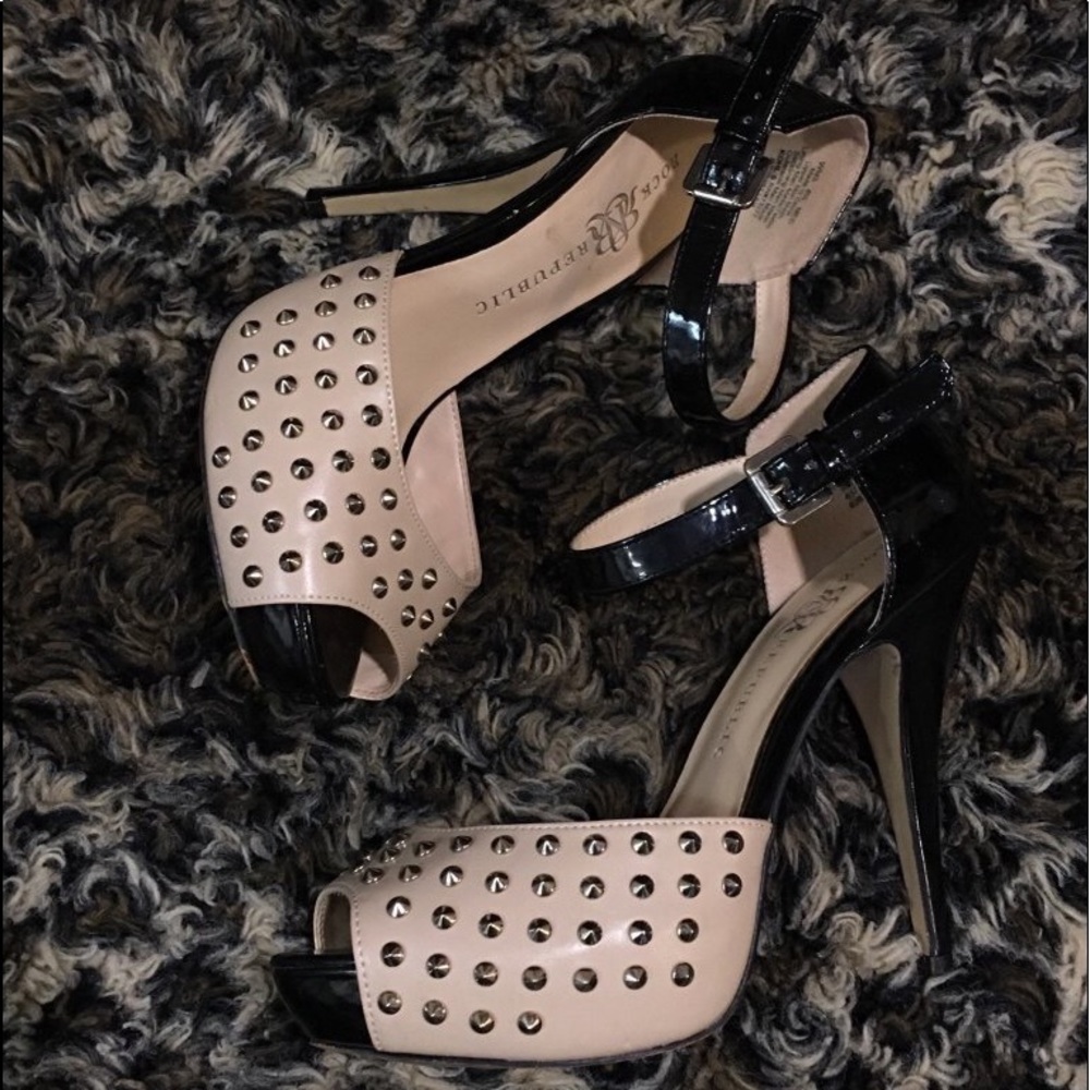 Studded Rock Republic Peep Toe Heels Size:8.5
